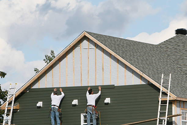 Professional Emergency Siding Repair technician working in Nobleton, FL